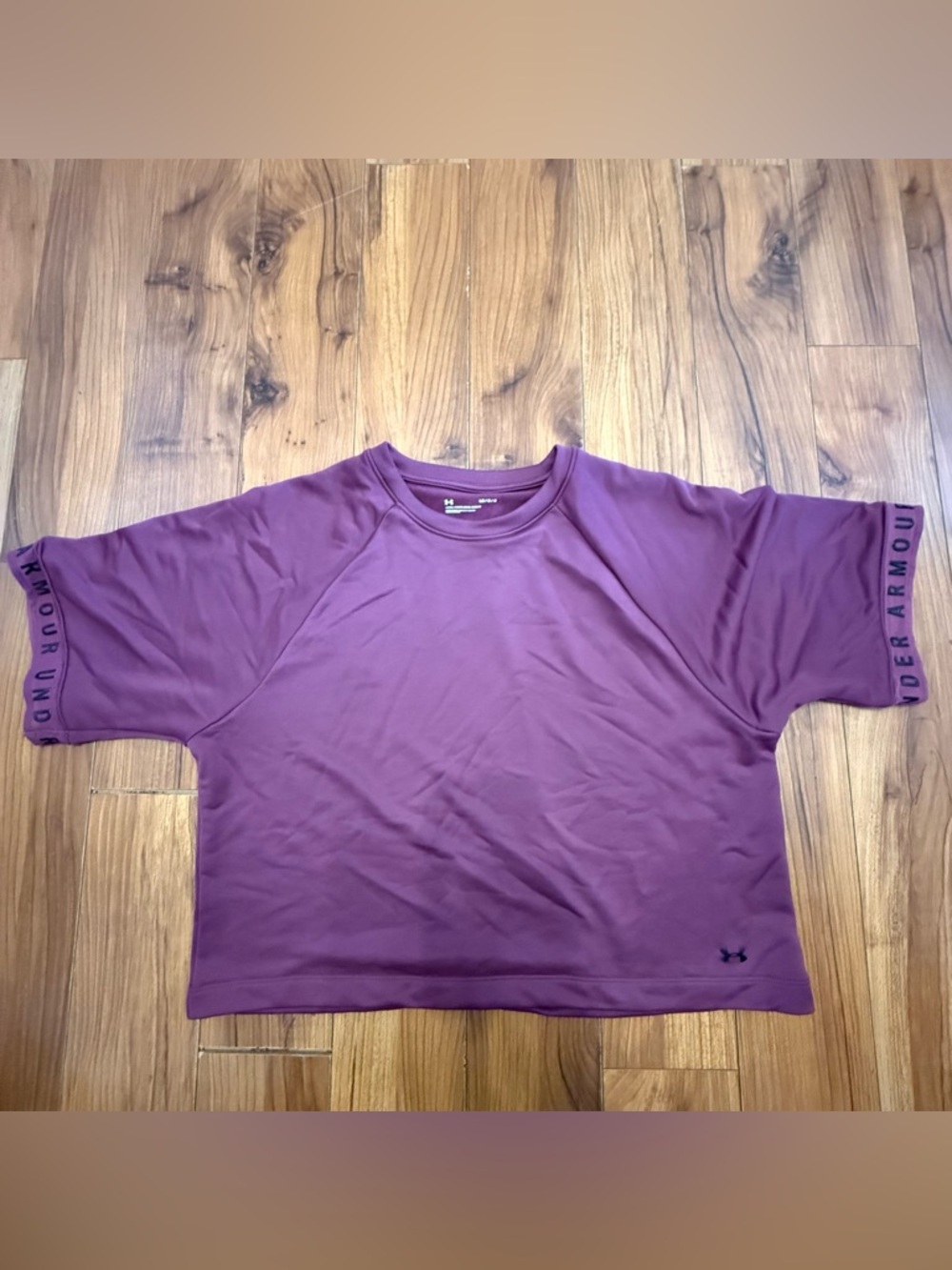 Under Armour Cropped Shirt size LARGE